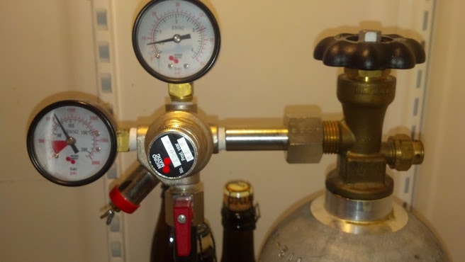 Co2 tank and regulator 2013-02-05_10-19-22_344